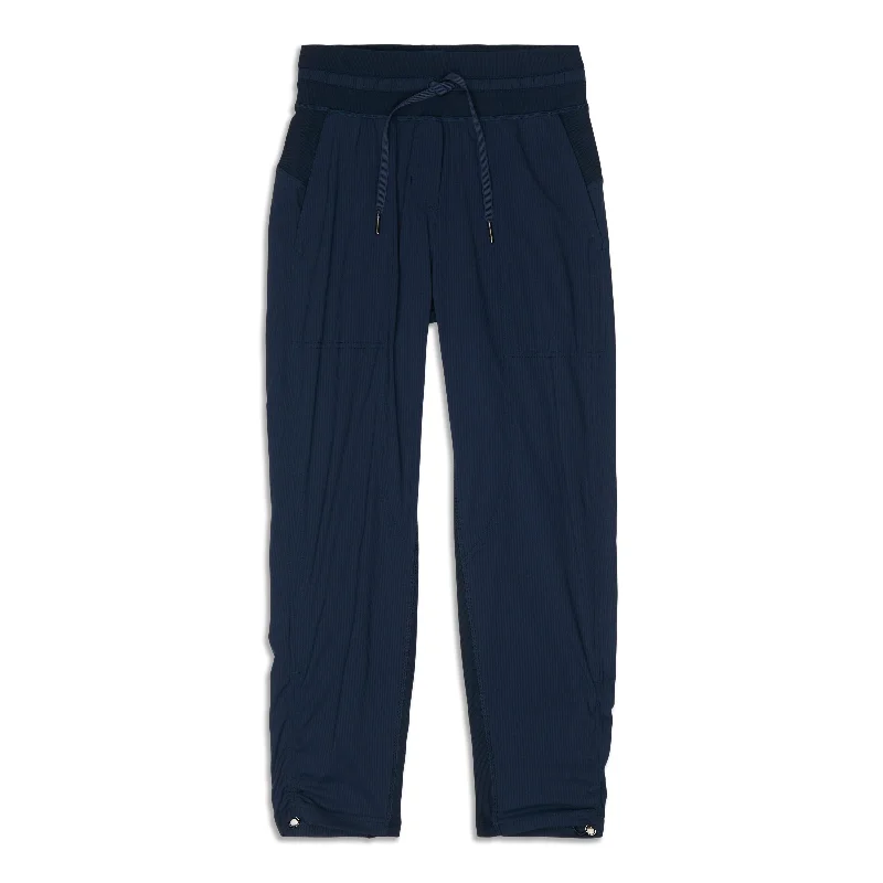 Easy Fashion Comfy Layering Trends Dance Studio Mid-Rise Cropped Pant - Resale
