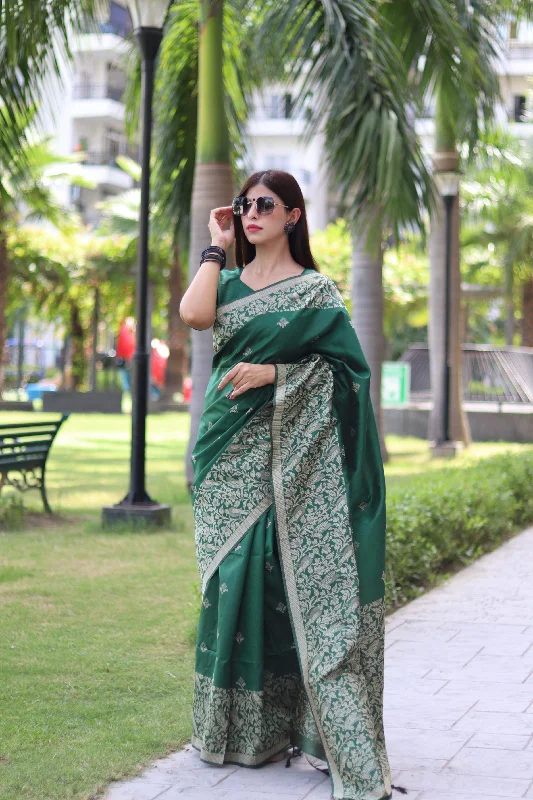 Effortless Comfort Chic and Comfortable Pieces Women's Green Woven Handloom Raw Silk Saree With Blouse  (Saree Blouse Without stitch) - Aastha Fashion
