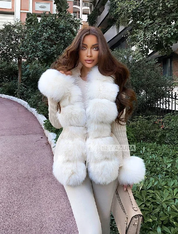 Relaxed Fit Cozy and Relaxed Wear Beige Detachable Fox Fur Trimmed Ribbed Knit Sweater Relaxed Fit Cozy and Relaxed Wear Beige Detachable Fox Fur Trimmed Ribbed Knit Sweater