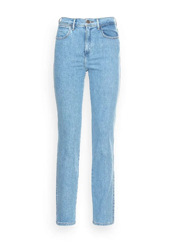 Trendy Looks Casual Chic Options Wrangler Womens Slim Leg Jeans, Cali Blue