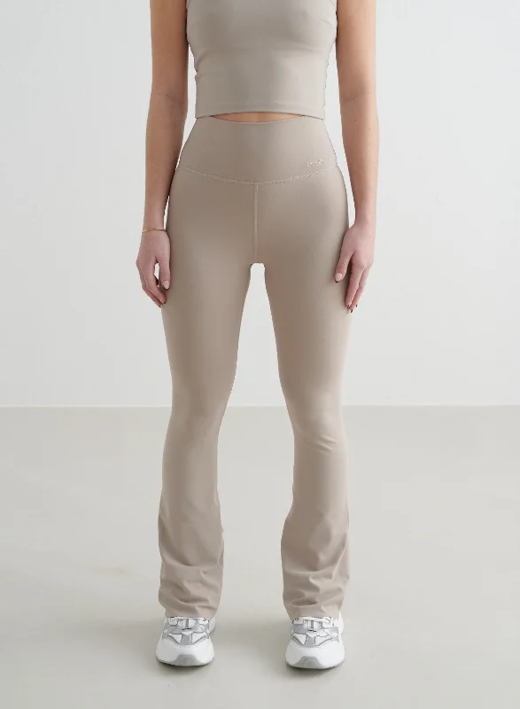 Relaxed Chic Comfortable Layered Looks Dark Clay Sense Flare Petite Tights