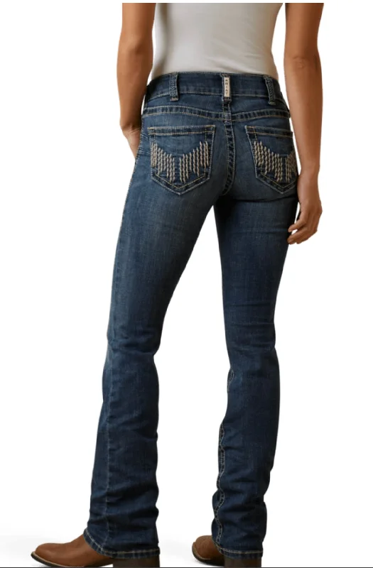Effortless Outfits Effortless Cozy Layers Ariat Women’s R.E.A.L. Perfect Rise Halyn Boot Cut Jeans