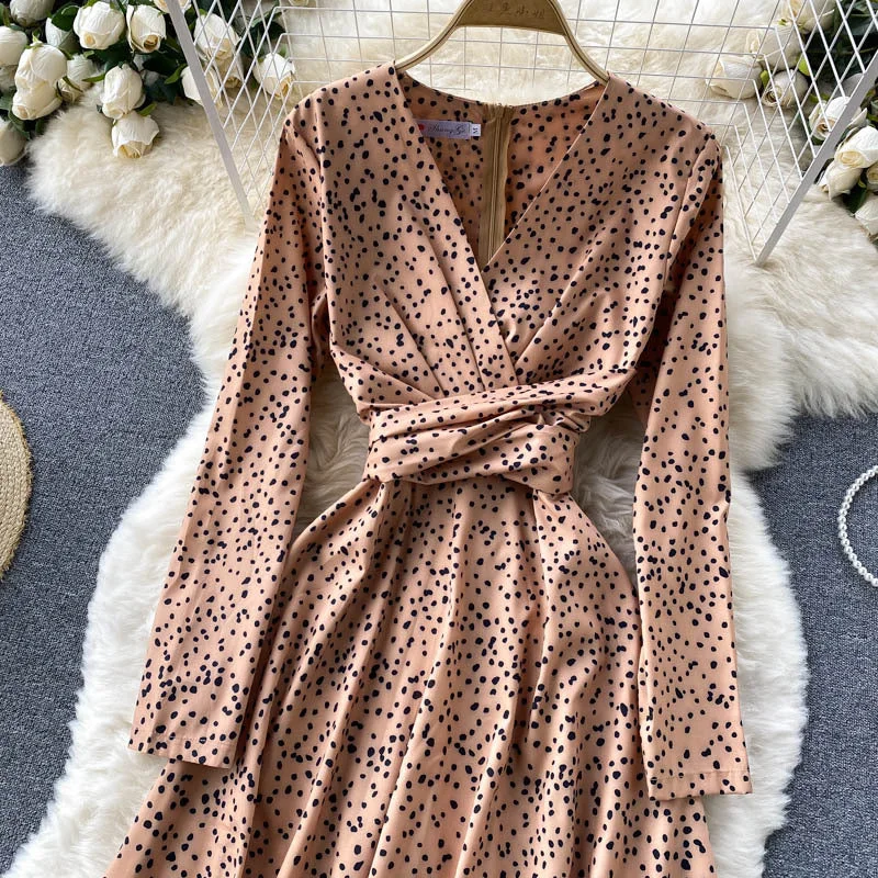 Comfort Fit Cozy Chic Looks V-neck Tie Waist Was Thinner Mid-length Irregular Polka Dot Skirt Comfort Fit Cozy Chic Looks V-neck Tie Waist Was Thinner Mid-length Irregular Polka Dot Skirt